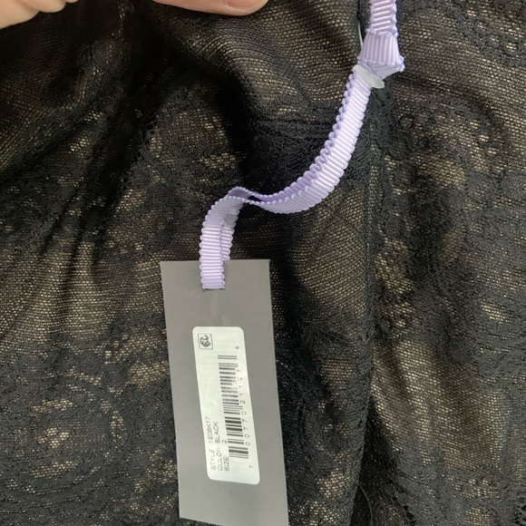 Vera Wang Lace Gown with Train - Picture 4 of 7